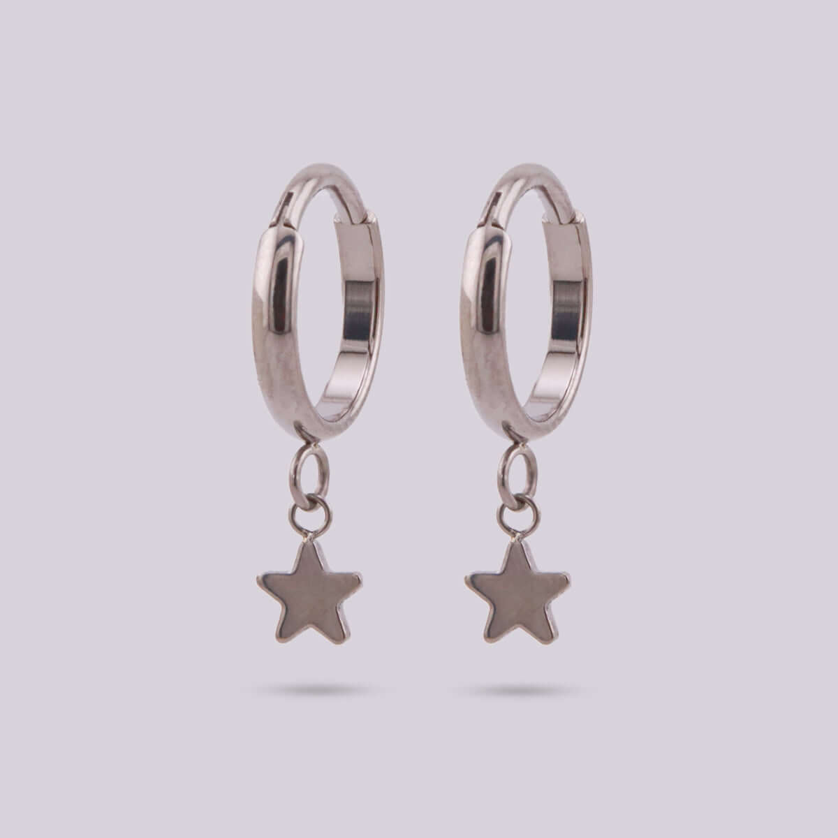 Aretes en Titanio con estrella colgante - Helix Body Jewelry - Tienda Online de Piercings